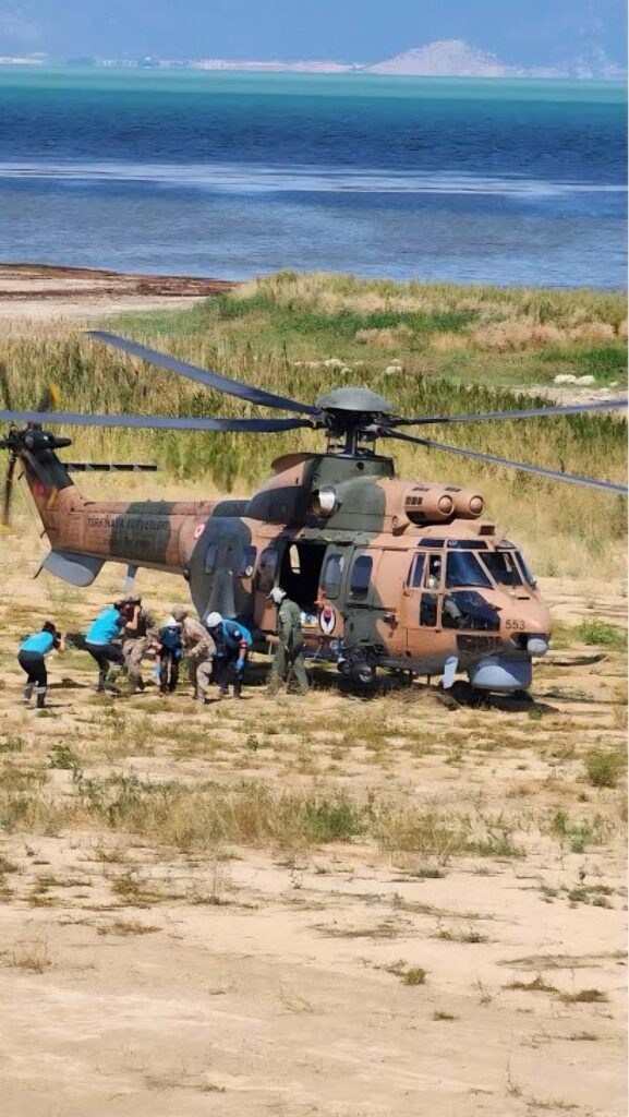WhatsApp-Image-2026-04-16-at-22.37.30-1-577x1024 ASKERİ HELİKOPTER URLA'YA ACİL İNİŞ YAPTI